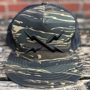 Raid Team Co. Los Angeles Lightning Bolt Tiger Camo Mesh SnapBack Trucker Hat M3